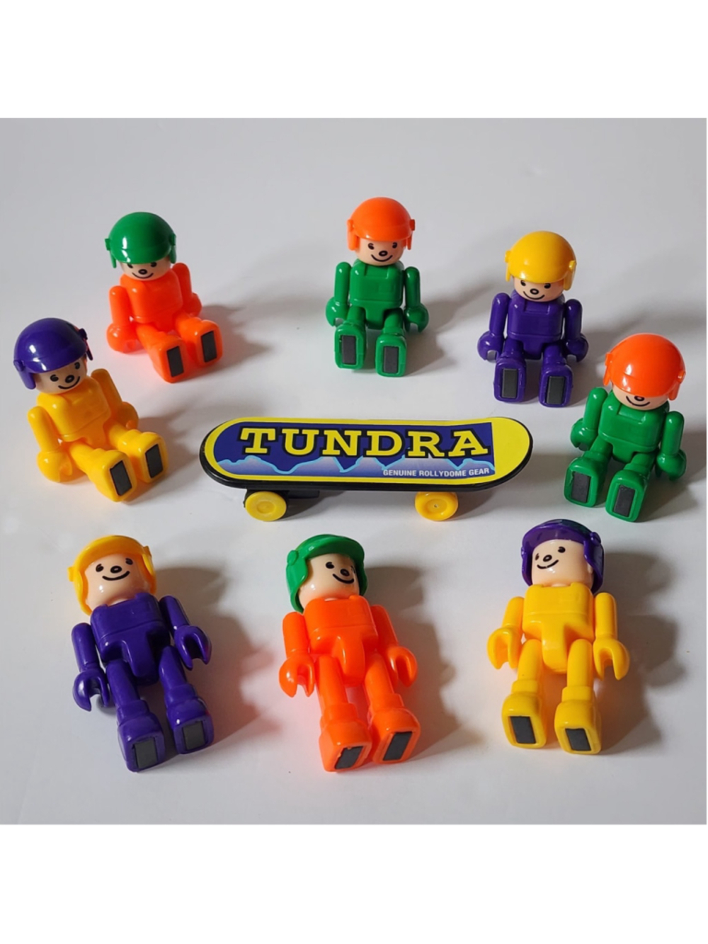 Vintage Tundra Rollydome Gear Skateboard & 8 Action Figures Set Collectible Toy